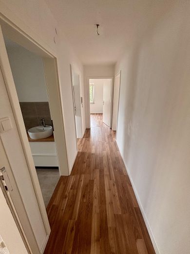 Saniertes 3-Familienhaus bietet viel Platz zur Eigennutzung oder als Wertanlage in Gingen – Foto 3