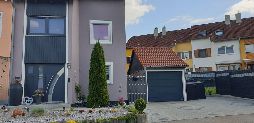 DHH - Haus mit Pool, Speicher-PV und Ausbaureserve – Photo 3