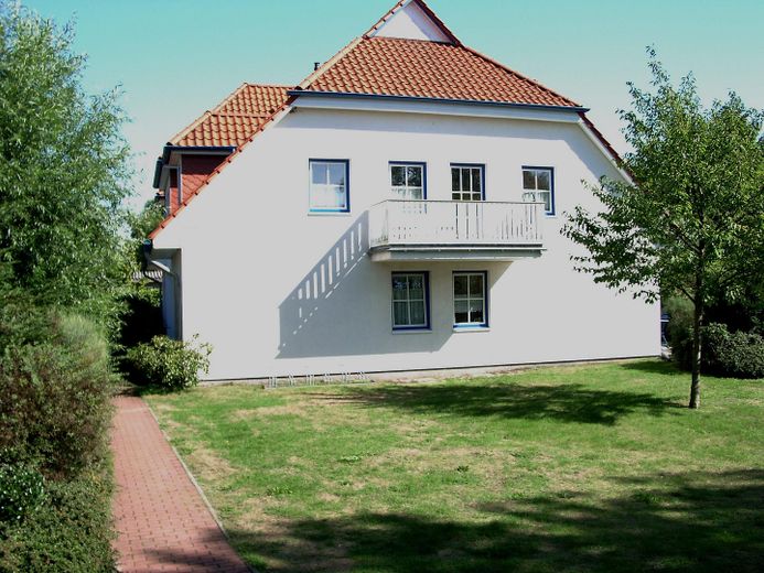 Ferienwohnung Prerow/Darß, 60m², 3 Zimmer, parterre, Südterrasse, PKW-Stellplatz – Haus 
