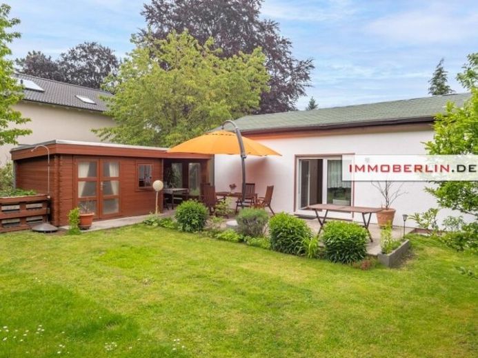 IMMOBERLIN.DE - Wunderbarer Bungalow mit Südgarten & Garage – Foto 1