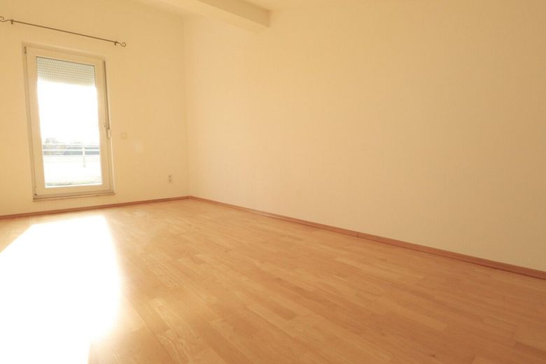Mörse + + viel Platz + + 5 Zimmer + +  2x Balkon + + Carport + + Keller – Zimmer 4