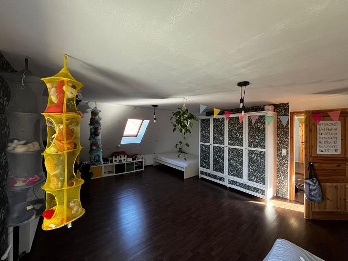 Einfamilienhaus auf 1633 m² Grundstück – Zimmer oben