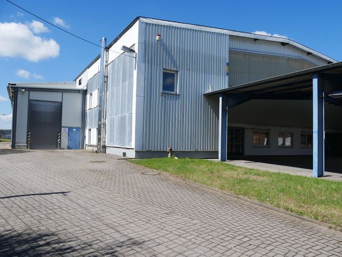 Verkaufshalle / Lagerhalle mit Büroräumen in zentraler Lage von Deutschland – Foto 3