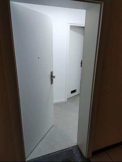 Investment property in Neuburg – approx. 4.53% gross rental yield – commission-free from private owner – Eingang in die Wohnung