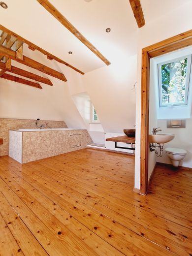 Fundstück: Schönes, sehr individuelles Reihenmittelhaus für Pärchen – DG 1