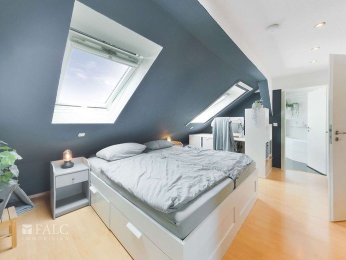 Maisonetteflair trifft Stadtleben: Stilvolle 3 Zimmerwohnung über den Dächern von Elberfeld! – Schlafzimmer