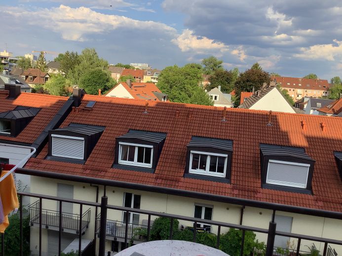 Befristet ab 1.9.26/15.9.26/1.10.26Möbliert -  11 Monate -   Ruhig zum Hinterhof - Zentral - – Aussicht Balkon 2