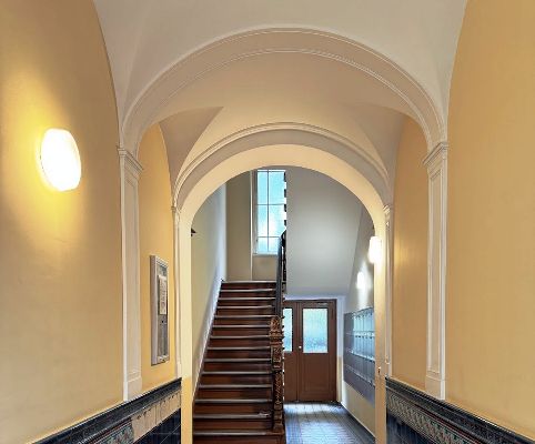 Renovation-needed old building apartment with balcony in Schöneberg neighborhood location