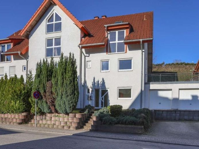 Großzügiges REH mit 2 Terrassen – Ihr neues Zuhause mit Potenzial vermietet zum 01.08..2026 – Foto 1