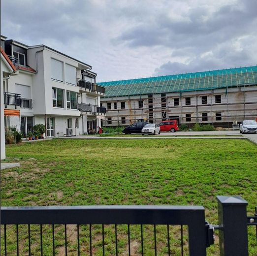 Nachbarbebauung und Neubau C