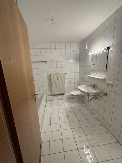große und gepflegte Maisonettewohnung – Bad mit Wanne & Dusche 