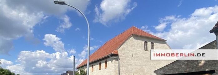 IMMOBERLIN.DE - Historisches Ensemble mit Ausbaupotential! Teilweise saniertes Haus & Nebengebäude