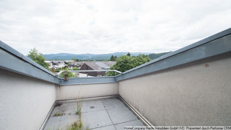 Renovierte Maisonette mit angenehmer Möblierung und großer Terrasse sowie 2 Balkone für 3-12 Monate in Kirchzarten-Burg – 6d460dbffab16c7e1db4b591bb03669428a0f560.jpg