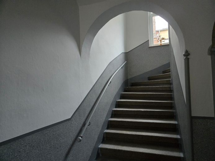 Voll vermietetes, attraktives,MFH mit 5 WE´s in Zentrumsnähe von Reichenbach – Treppenhaus-Detail