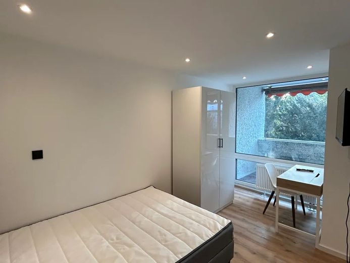 Komfortables WG-Zimmer in angenehmer Wohnatmosphäre I München | Waldschulstraße 54 – Zimmer 4
