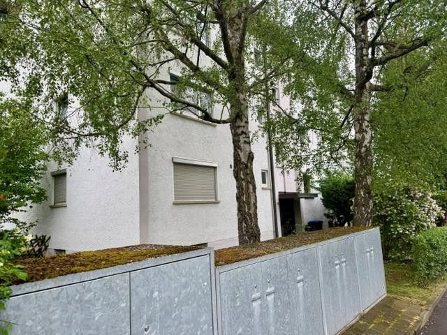 Verzorgd 4-kamer appartement met balkon en twee parkeerplaatsen – Aussen