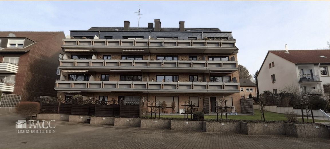 Willkommen in Ihrer modernisierten 2-Zimmer-Wohnung mit Balkon – Außenansicht