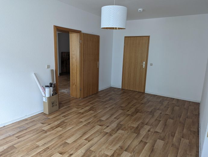 Sehr gepflegte, großzügige 2-Raum-Wohnung im Herzen der Stadt-Fußgängerzone – Wohnzimmer