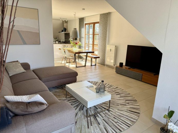 Exklusive Dachgeschosswohnung in Alleinlage – 2 Balkone - 2 Bäder – Wohnzimmer