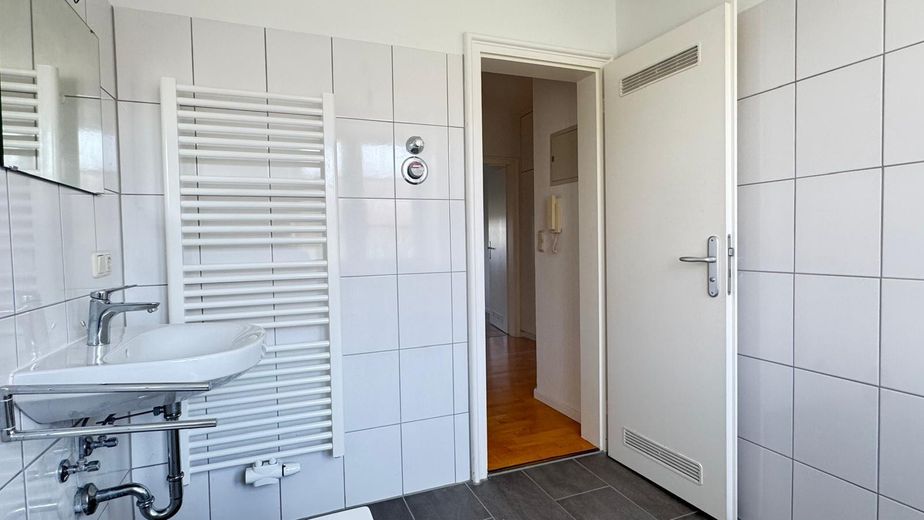 2-Zimmer-Wohnung mit Balkon am Mangfallplatz – Bad