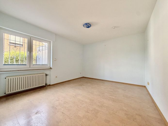 Provisionsfrei: Doppelhaushälfte mit 137 m², Garten und Garage in Erkelenz – Schlafzimmer EG