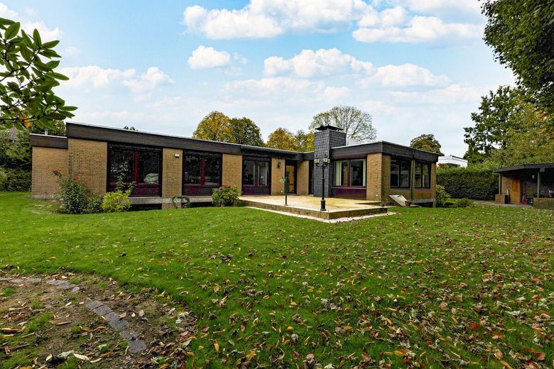 Rückansicht und Garten-2