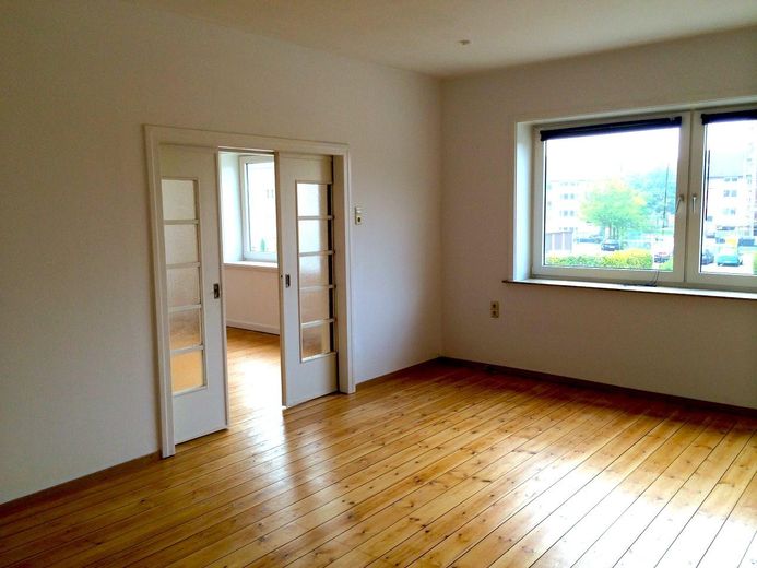 İdeal planlanmış! Flensburg-Mürwik'te ferah 4 odalı daire – Wohn- und Esszimmer