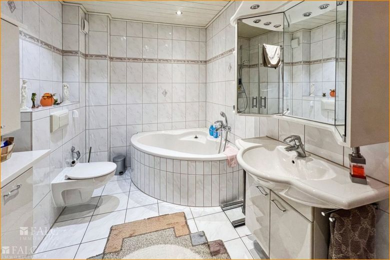 Badezimmer mit Dusche