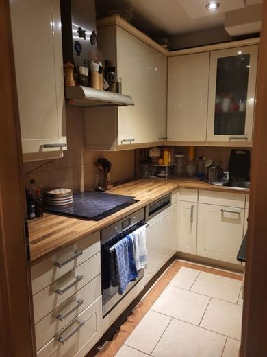 !6% Rendite in Lichterfelde, Möblierte Maisonette inkl. Stellplatz,  Sauna, Gartennutzung und Balkon! – Küche