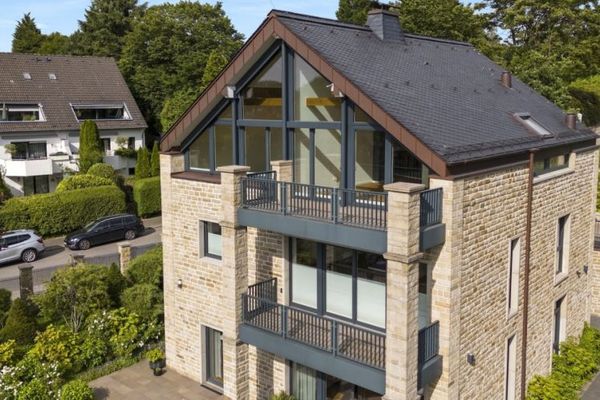 Luxuriöse Maisonette-Wohnung mit Garten, zwei Balkonen und Tiefgarage in Essen-Bredeney