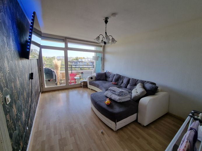 Wohnzimmer mit Zugang Balkon