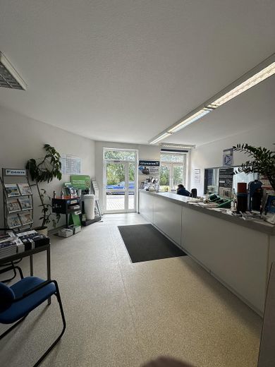 Hall as storage / workshop approx. 600 sqm with office and utility room / toilet, heated – Foto 2