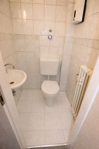 Schöne 4 Zimmer-Wohnung zu vermieten mit Balkon – separate Toilette