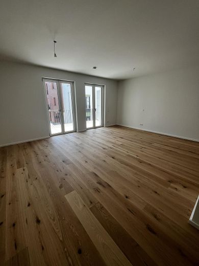 İlk kullanım Işık alan balkonlu 3 odalı daire – Wohnzimmer mit Ausblick Balkon