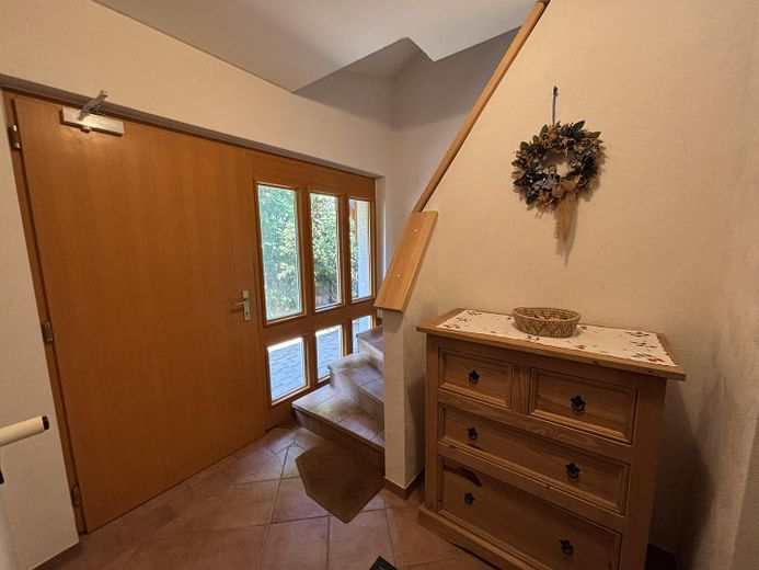 Versatile space wonder in a quiet prime location: your new home or a smart investment! – EG Treppenhaus