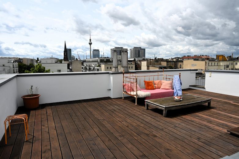 Dachterrasse mit Fernehturm