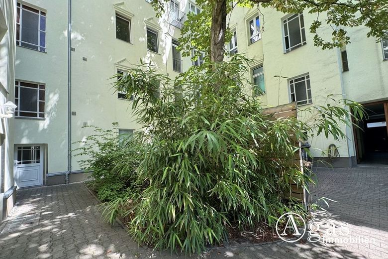 Charmante 2-Zimmer-Wohnung mit Balkon im Herzen von Berlin-Charlottenburg – Innenhof