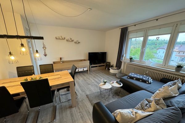 Schöne 4 Zimmer Wohnung mit Garage