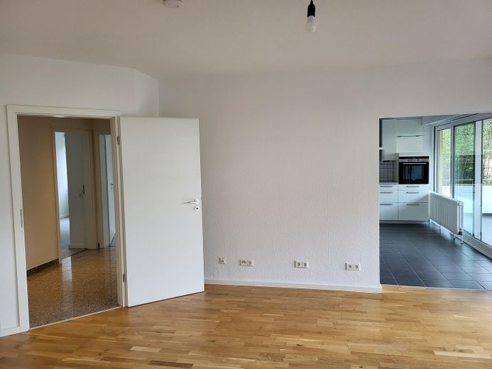 Rhöndorf: 148,5 m² Wohnen und Arbeiten, Haus-im-Haus, eigener Zugang – Blick in den Wohnbereich