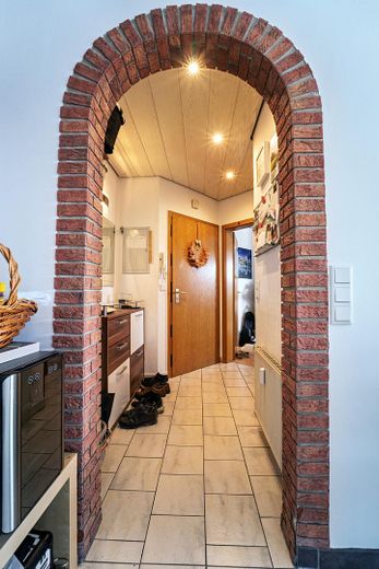 gepflegte 3-Raum-Wohnung mit Balkon – Diele aus Sicht WoZi