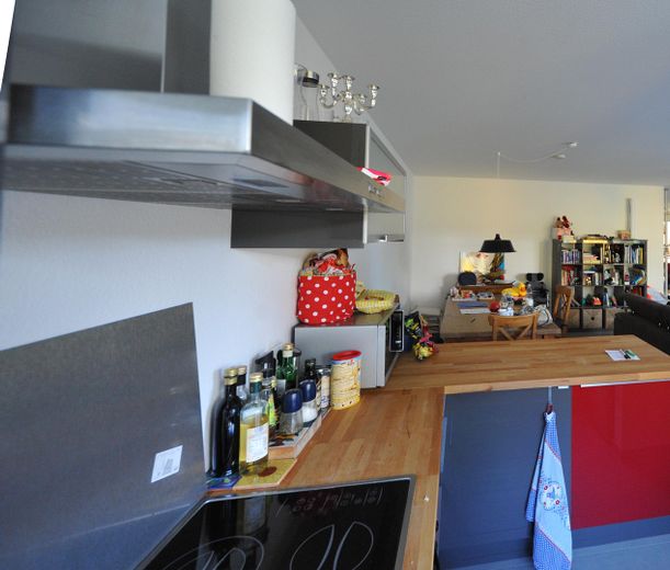 Exklusive 4-Zimmer +Energie Wohnung mit Fußbodenheiz/-kühlung und sehr geringen Energiekosten – Blick in Essbereich