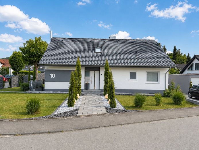 Großzügiges Einfamilienhaus in ruhiger Lage von Bietingen – einziehen & wohlfühlen – Photo 2