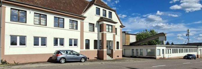 ¡Gran propiedad comercial en el barrio de Eiweiler de Heusweiler en venta!