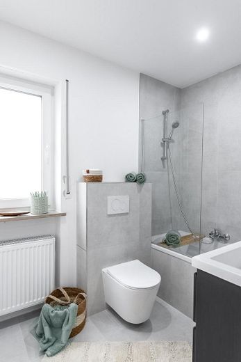 Modernes Tageslichtbad