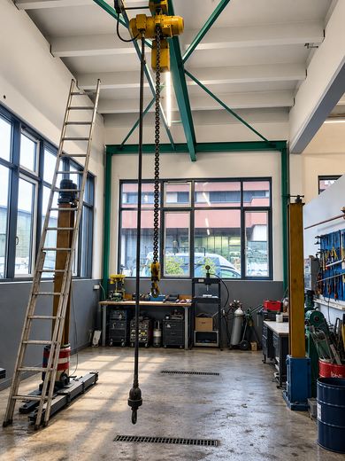 Abitare nel lusso in un attico di 200 m² con capannone, officina, produzione e attività commerciale – Hebebühne mit Kran