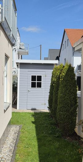 ruhige Gartenwohnung inkl. großen Hobbyraum – Gartenhäuschen