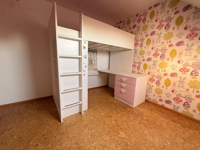 Provisionsfrei: Maisonette mit Hausgefühl, Südbalkon und 2 Tageslichtbädern inkl einem TG-Stellplatz – Kinderzimmer/Schlafzimmer 2.OG