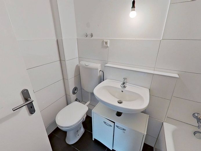 Moderno apartamento de 3 habitaciones con COCINA EMPOTRADA – Ansicht II: Bad