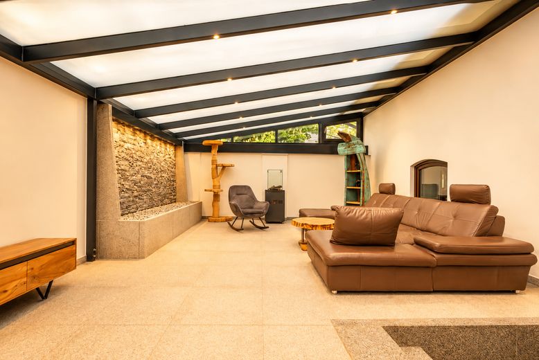 RENDITEOBJEKT* PERFEKT SANIERT* 6 EINHEITEN* nur 1.950.000€* – Wintergarten