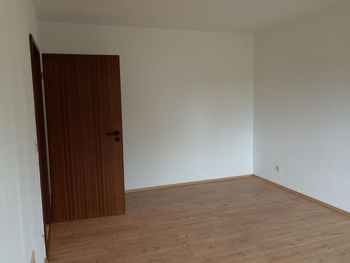 1 locale con cucina, bagno e balcone a Bad Kreuznach – Wohnzimmer